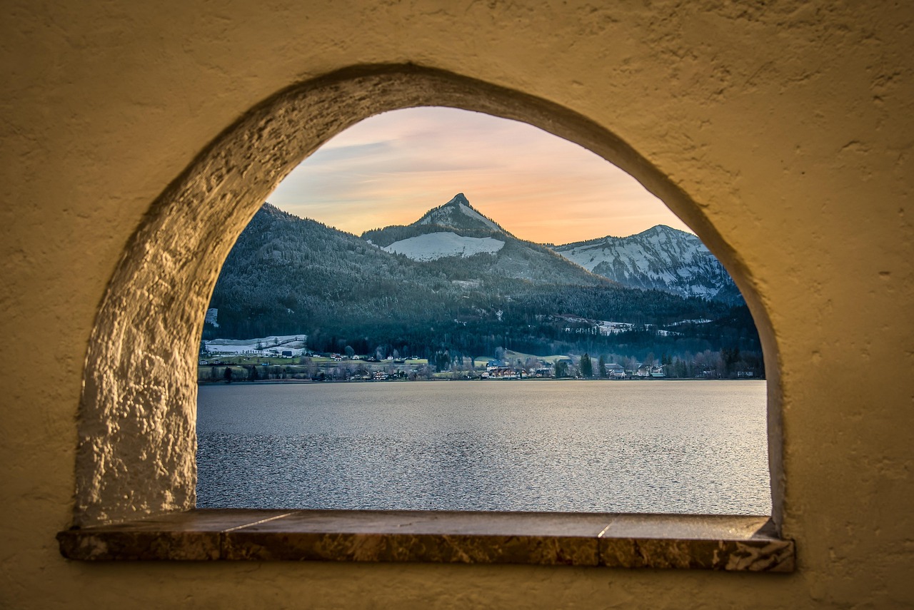 Slim Sightlines and Strength in Aluminum Frames